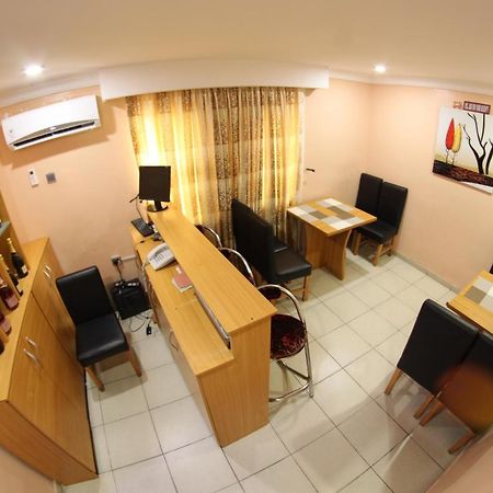 Celia'S Suites Abeokuta Экстерьер фото