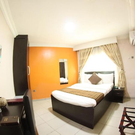Celia'S Suites Abeokuta Экстерьер фото