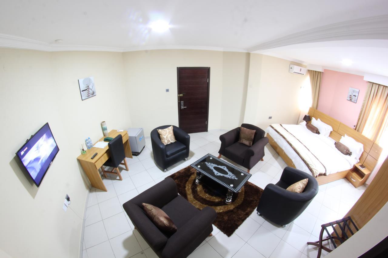 Celia'S Suites Abeokuta Экстерьер фото