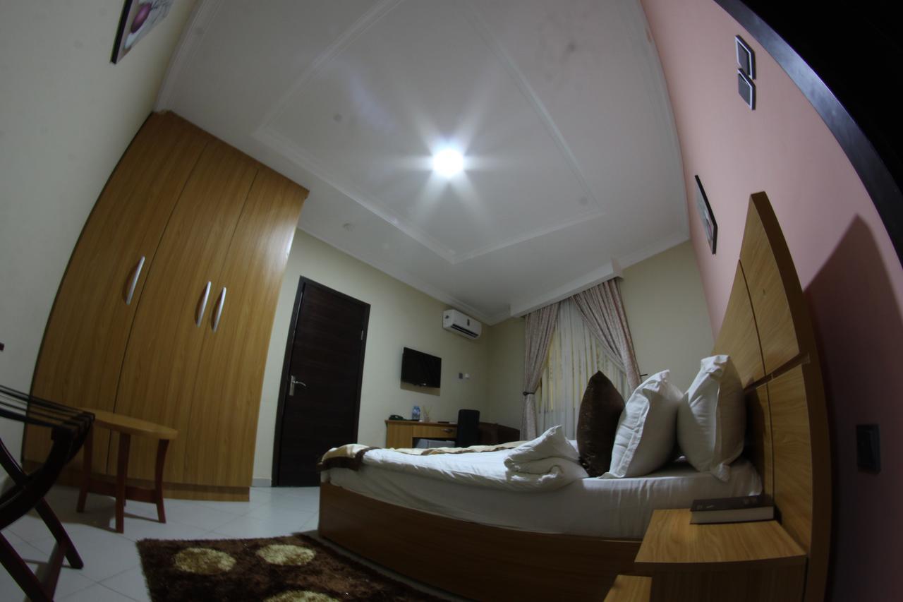 Celia'S Suites Abeokuta Экстерьер фото