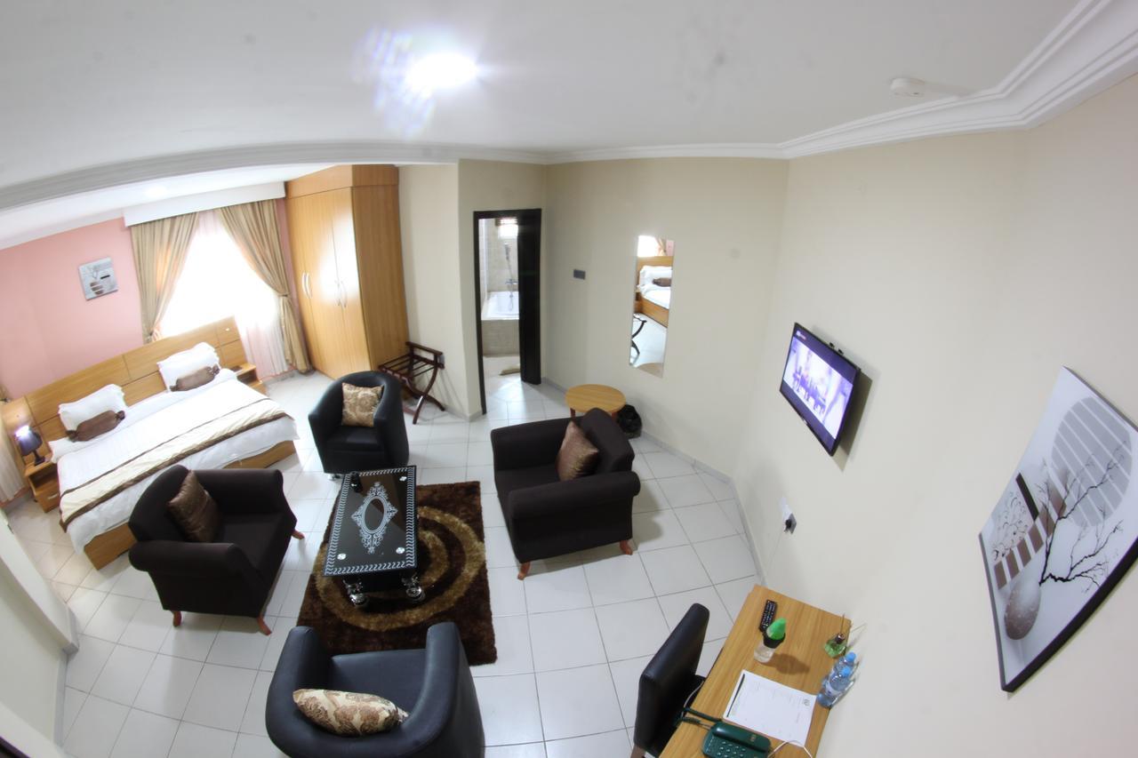 Celia'S Suites Abeokuta Экстерьер фото