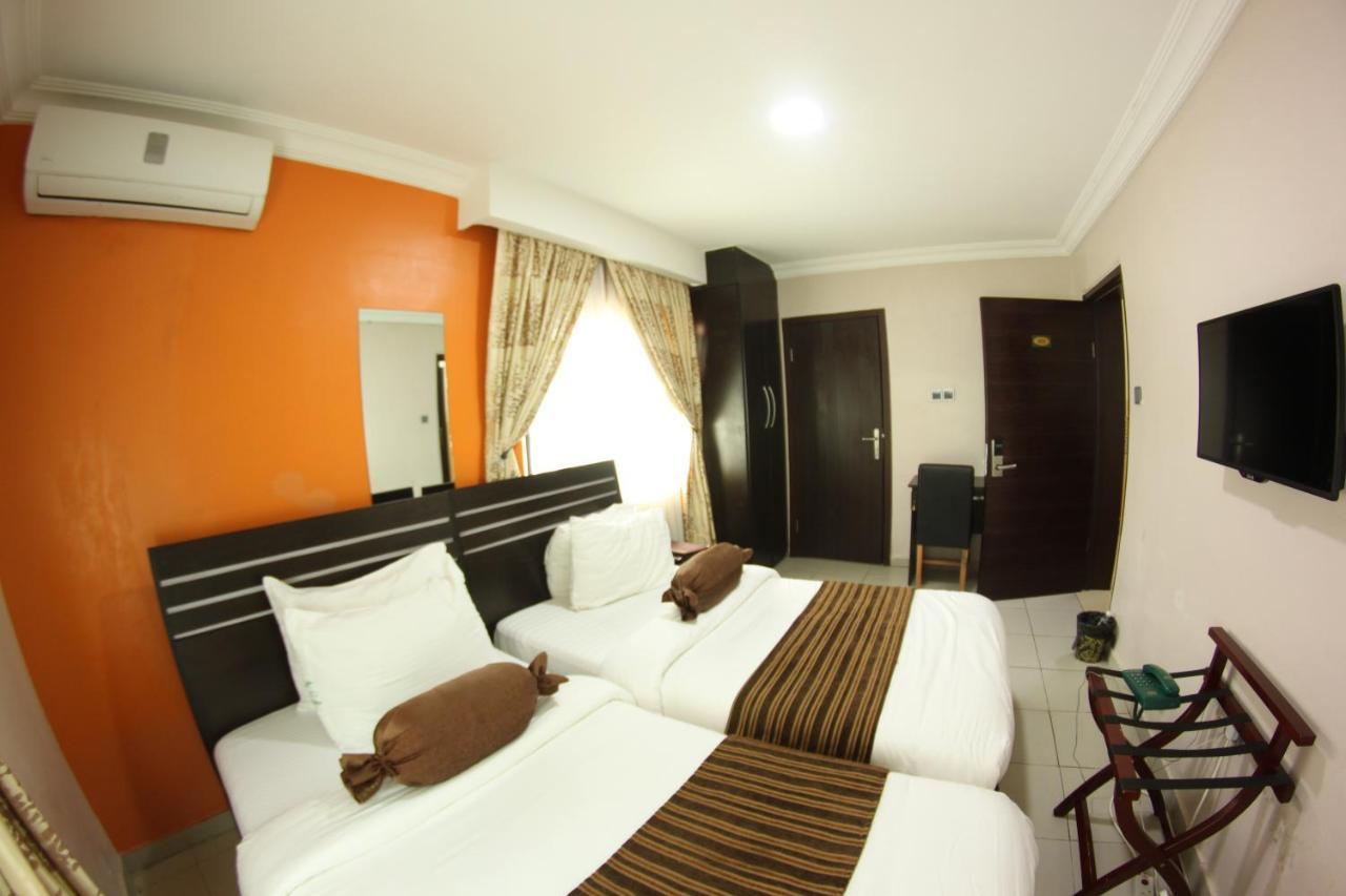 Celia'S Suites Abeokuta Экстерьер фото