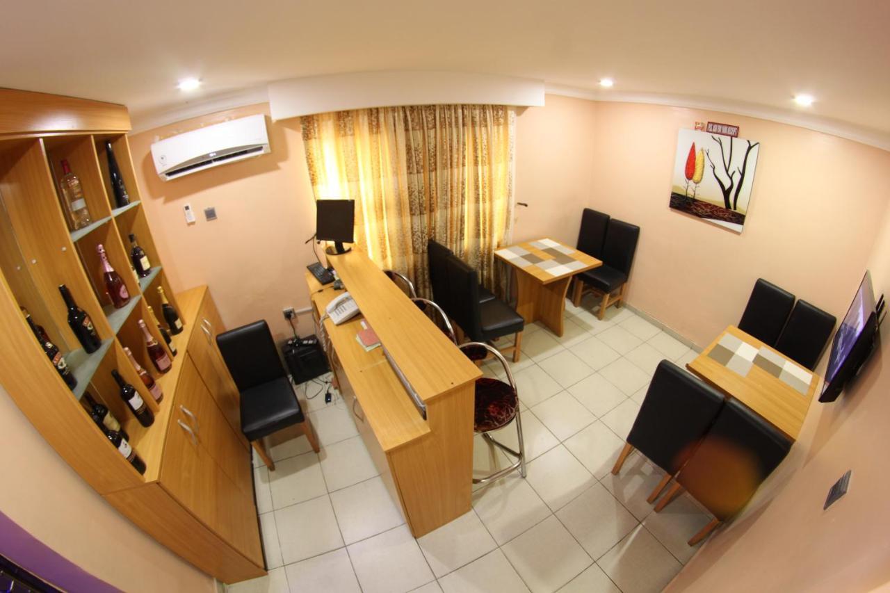 Celia'S Suites Abeokuta Экстерьер фото