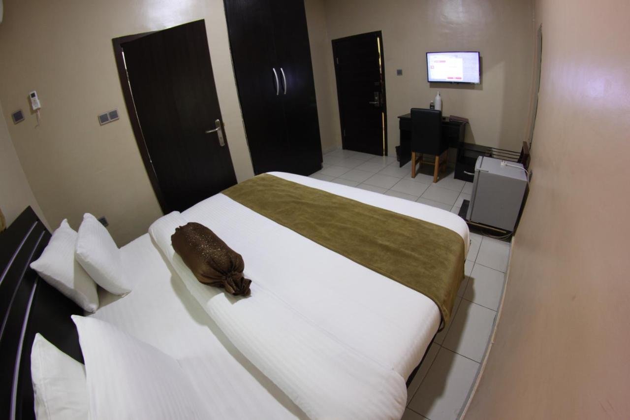 Celia'S Suites Abeokuta Экстерьер фото