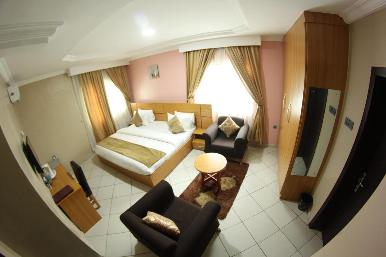 Celia'S Suites Abeokuta Экстерьер фото