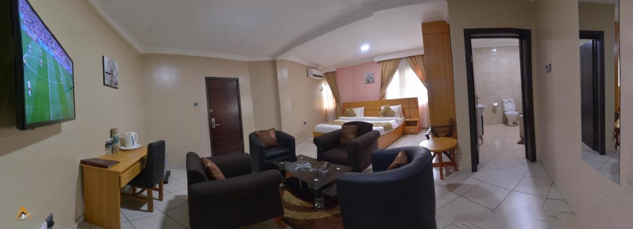 Celia'S Suites Abeokuta Экстерьер фото