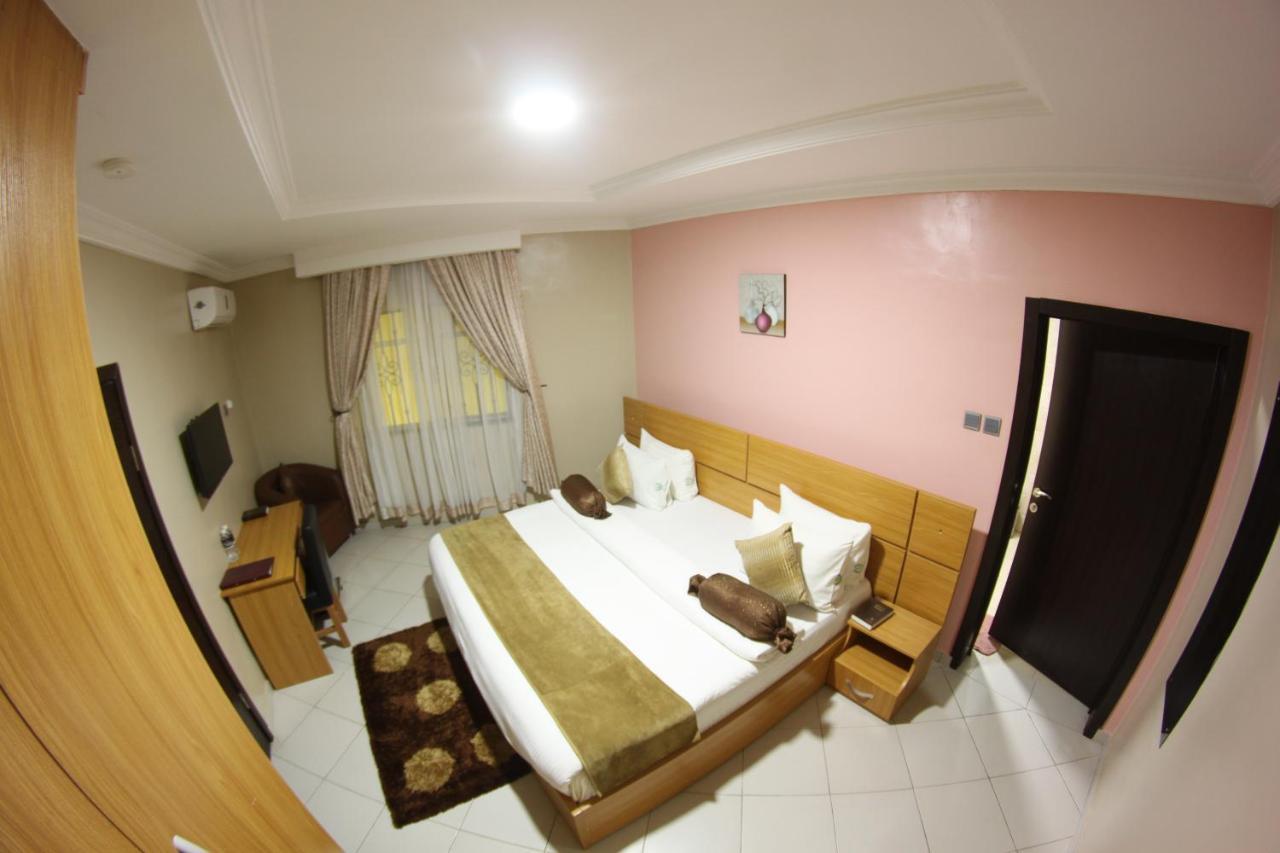Celia'S Suites Abeokuta Экстерьер фото